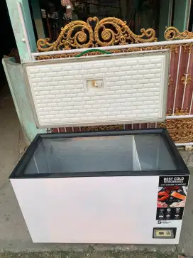 jual frezzerbox merk kapasitas 400lt.