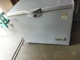 Freezer Box Daimitsu 300L eks Cafe