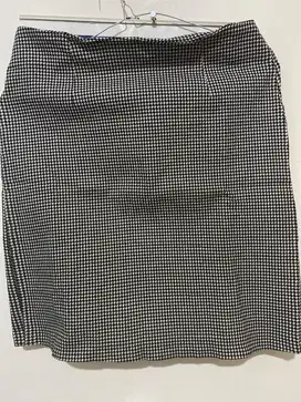 Rok pendek. Bagus d pake TB: max 160 di atas lutut sedikit