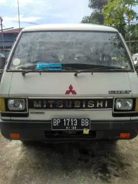 Di jual Mitsubishi L300 minibus