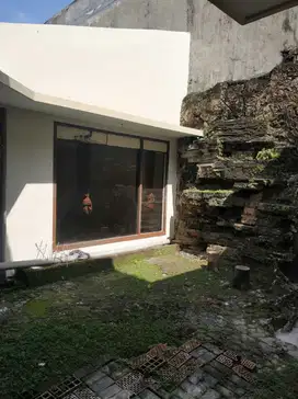 Rumah 2 Lantai di Surabaya Selatan