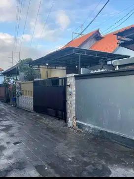 Di kontrakan rumah jalan Danau Tempe, Denpasar, Bali