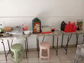 Jual Borongan (5 meja makan), 1 Kompor 1 tungku, 1 Etalase, 2 lampu.