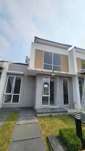 Disewakan Rumah Cantik Paramount Petals Cluster Canna - Tangerang
