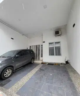 DiJUAL CEPAT Rumah 2,5 Lantai siap huni di Janur Asri, Kelapa Gading