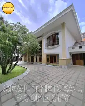 Disewakan Rumah Luas di Senopati/SCBD/Selong Jakarta Selatan STD550