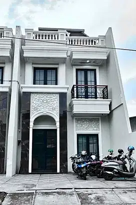 RUMAH MEWAH JL HERTASNING DKT KANTOR DPRD DAN EMMY SAELAN