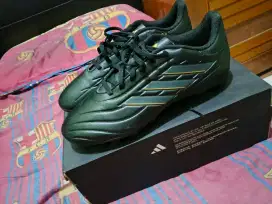 Sepatu bola Adidas copa 2