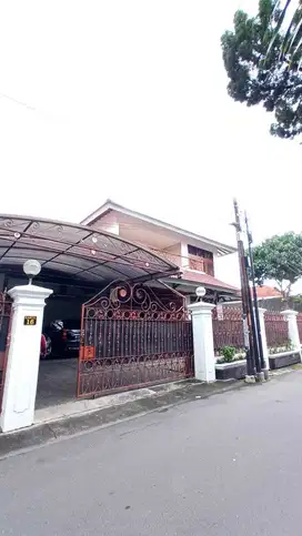 Rumah siap pakai lokasi di pusat kota solo