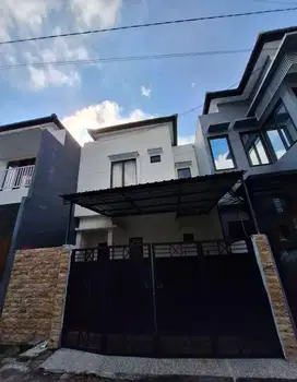 Rumah di Sanur 2 lt, 2 BR siap huni. Lokasi tenang dan nyaman