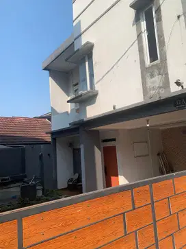 Rumah nya bagus banget harganya oke banget 2 lantai