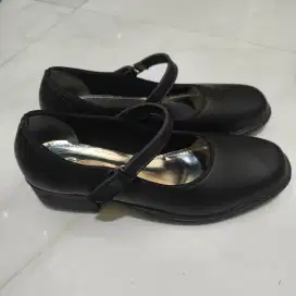 Pantofel UK 39 (tidak pernah dipakai)