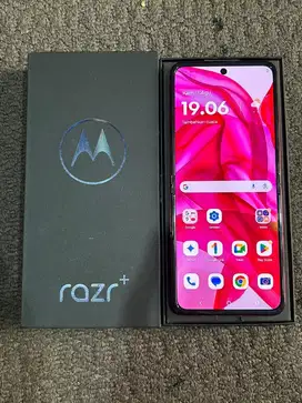 Motorola Razr+ 2024 12/256GB Fullset Nominus Beacukai