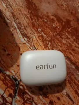 Earfun 4 air pro putih