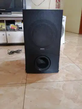 Subwoofer Sony besar