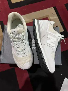 Dijual Sepatu NB Original Ukuran 42.5 - Baru Belum Pernah dipakai