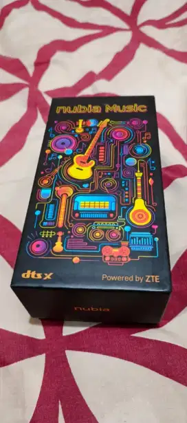 ZTE Nubia Music 4/128 GB, 4G, Pop Art, NFC (Bekas)