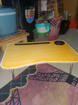 Meja kecil coklat