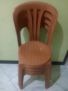 4Kursi plastik dijual borongan