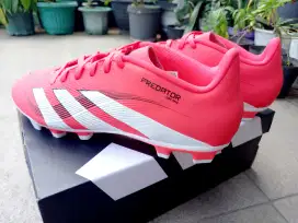 Sepatu Sepakbola Predator Club FG/MG