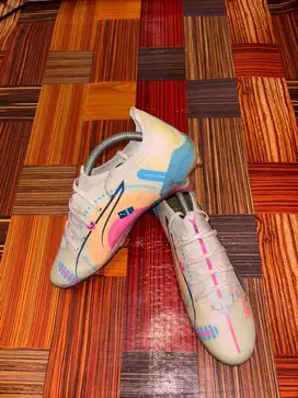 Sepatu Bola Puma Ultra 5 Match Volume Up