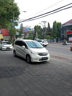 HONDA FREED PSD AUTOMATIC 2012 ASLI BALI ISTIMEWA