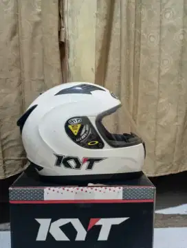 helm KYT R10 solid putih