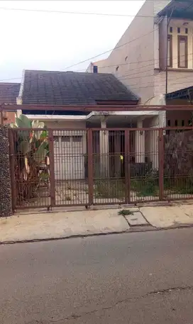 Sewa Rumah Luas Belakang Griya Arcamanik Lokasi di Komplek Srategis .