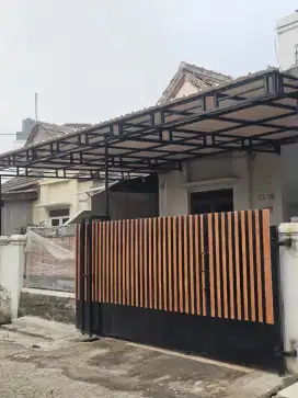 Disewakan rumah setahun.