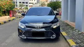 Toyota Camry 2.5 V AT Hitam NIK 2017 Like New Low KM Record