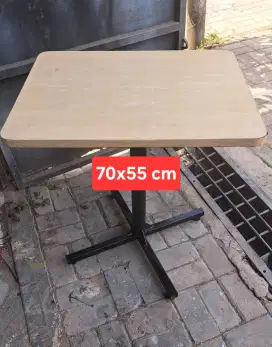 Meja kafe kaki besi