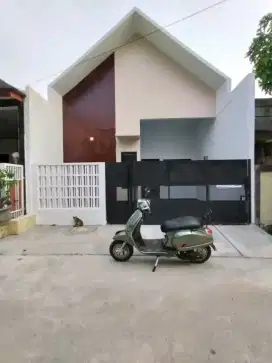 Dijual Rumah Strategis dekat Sumarecon Bekasi