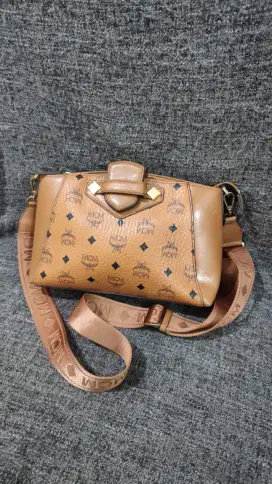 Preloved Tas Full Kulit Asli, MCM