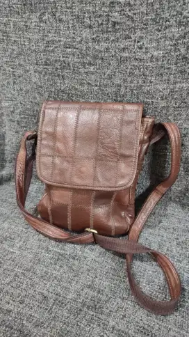 Preloved Tas Slempang Cowok, Full Kulit Asli, No Brand