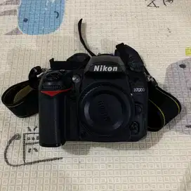 Nikon D7000 lensa kit dan baterai