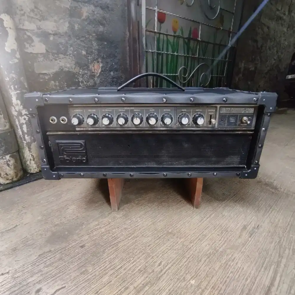 Head amp Roland jazz chorus 120H vintage