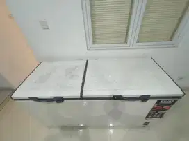 Freezer (chest freezer)