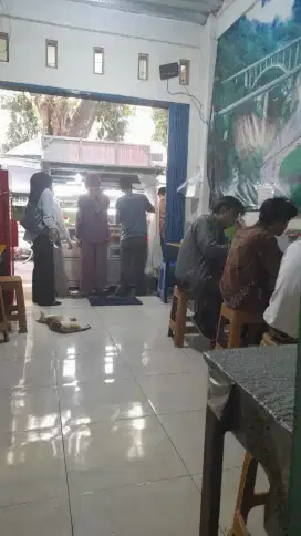 Di cari 1 kryawati yg bisa masak nasi dan naik motor
