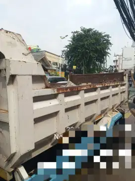 Jasa buang tanah dan barang bekas