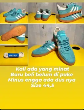 Sepatu adidas ukuran 44,2