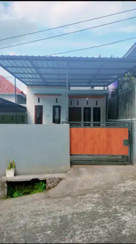 DI KONTRAKAN RUMAH TAHUNAN