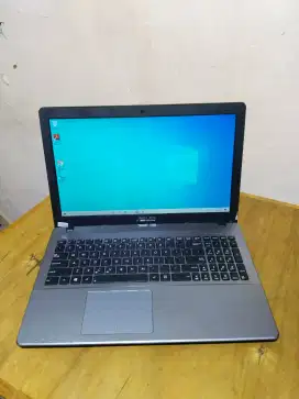 Laptop asus dual vga pakai sdd layar 15 inch lega
