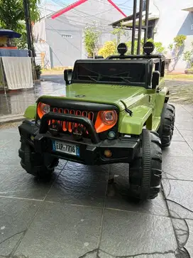 Mainan Jeep anak-anak
