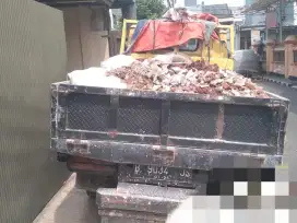 Jasa buang tanah dan puing sampah proyek