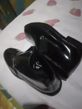 Sepatu kulit pdh