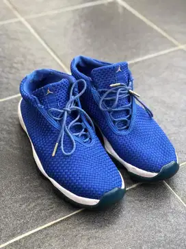 Jordan future varsity royale blue size 42 kondisi 90%
