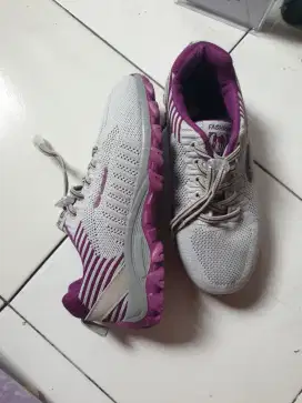 Sepatu sport olahraga sport shoes
