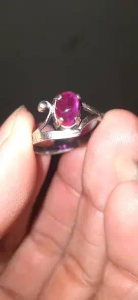 Batu akik. Merah.