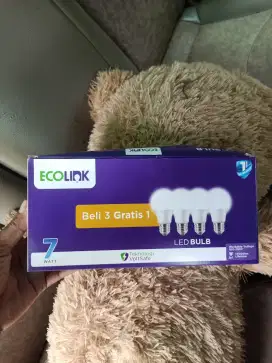 Di jual semua  bola lampu  Watt ready garansi  1 th  1 kotak isi 4