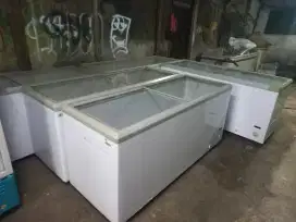 Freezer sleding kaca